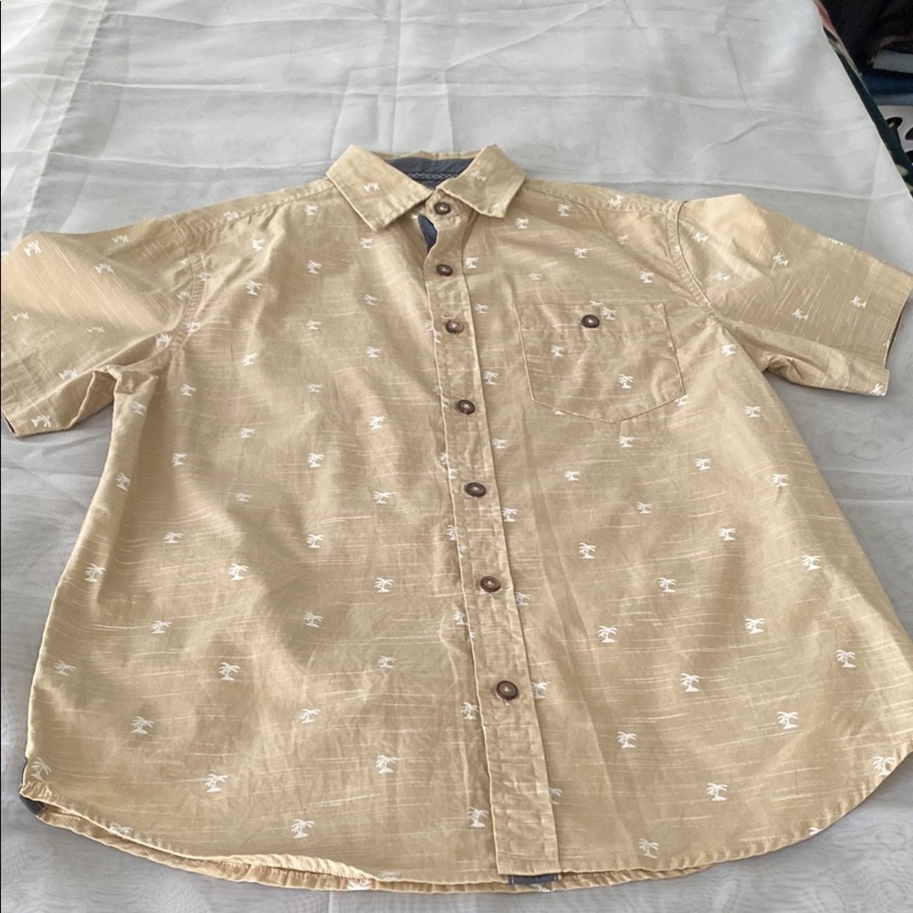 Tan Geometric Pattern Short Sleeve - Picture 3 of 9